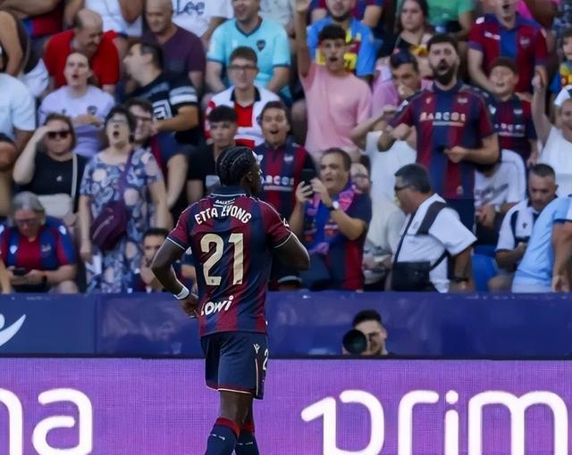 赛中备受瞩 赛中备受瞩