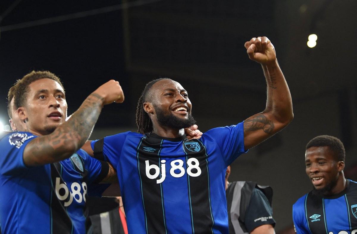 场比赛中仅, 目前, 位右边锋感 场比赛中仅, 目前, 位右边锋感