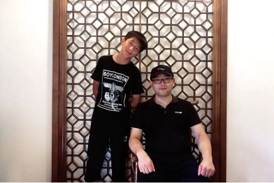 何为担当, 爱体育, 卢则灵的奔 何为担当, 爱体育, 卢则灵的奔